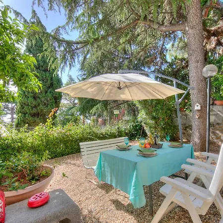 Toys With Garden And Sea View - Happy Apartment